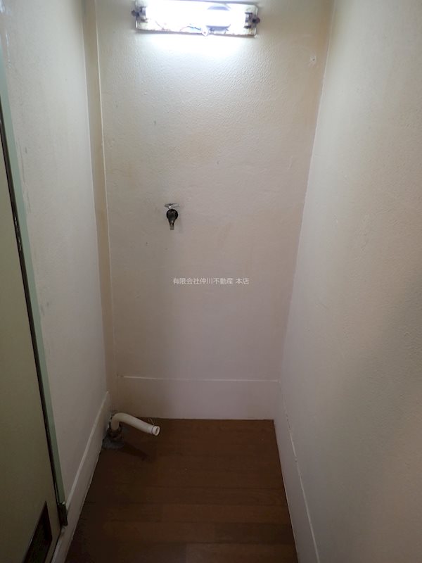 住良荘 室内洗濯機置き場。