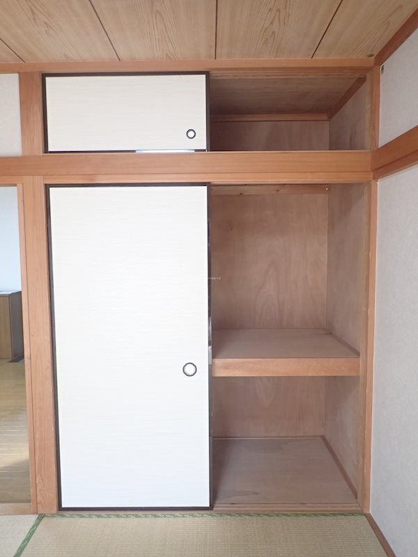 コーポ日立 和室の押入