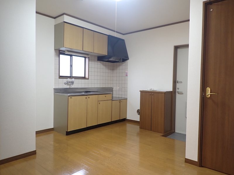 コーポ日立 キッチンには窓も付いています。