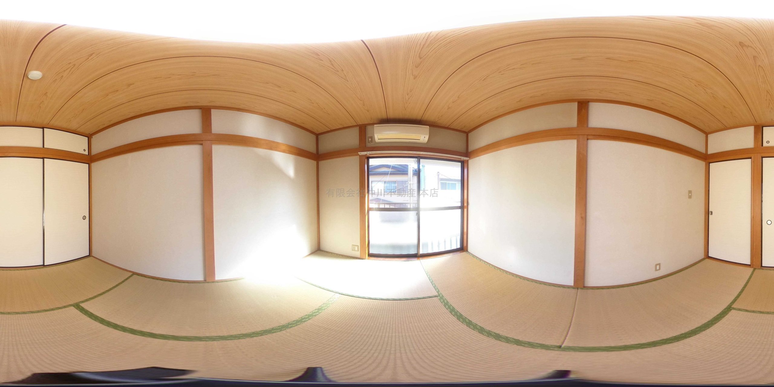 和室６帖　畳と木の枠で落ち着いた雰囲気です。