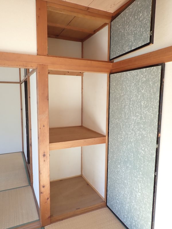 フラット吉田 和室６帖の収納
