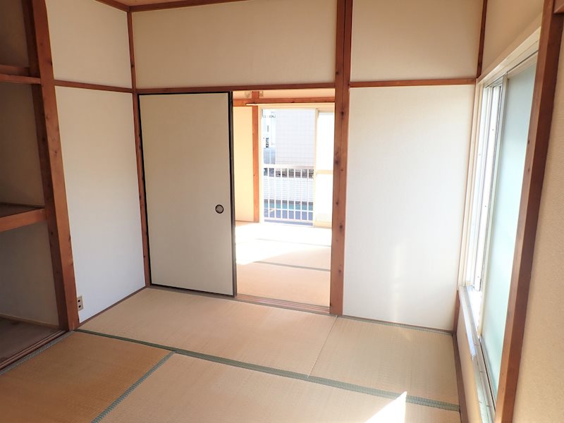フラット吉田 和室４．５帖　収納も付いています