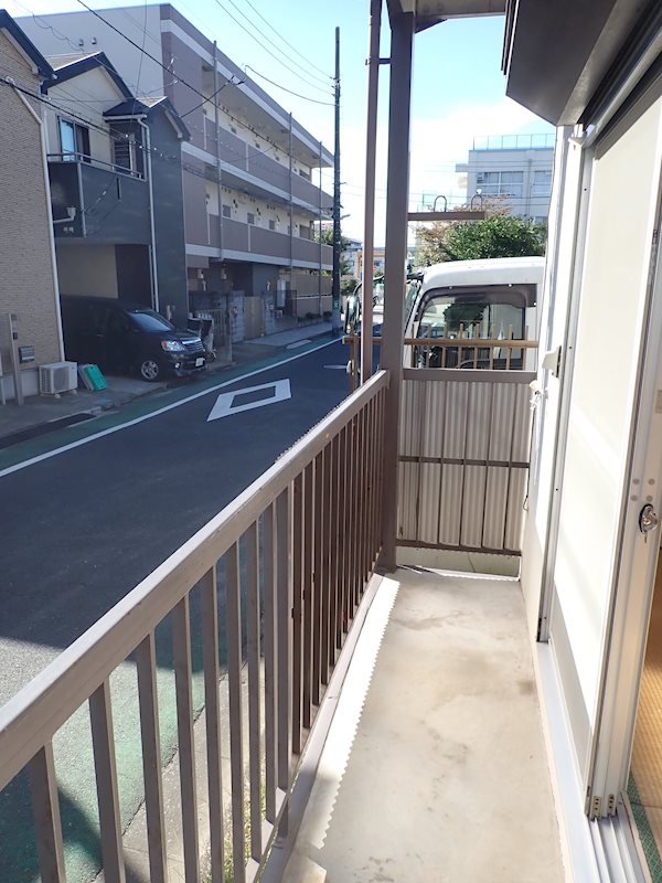 フラット吉田 南向きで陽当たり良いバルコニー