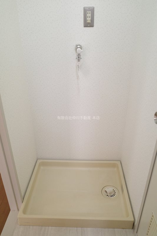 メゾントゥルーワン 室内洗濯機置き場。水漏れ防止機能付き。