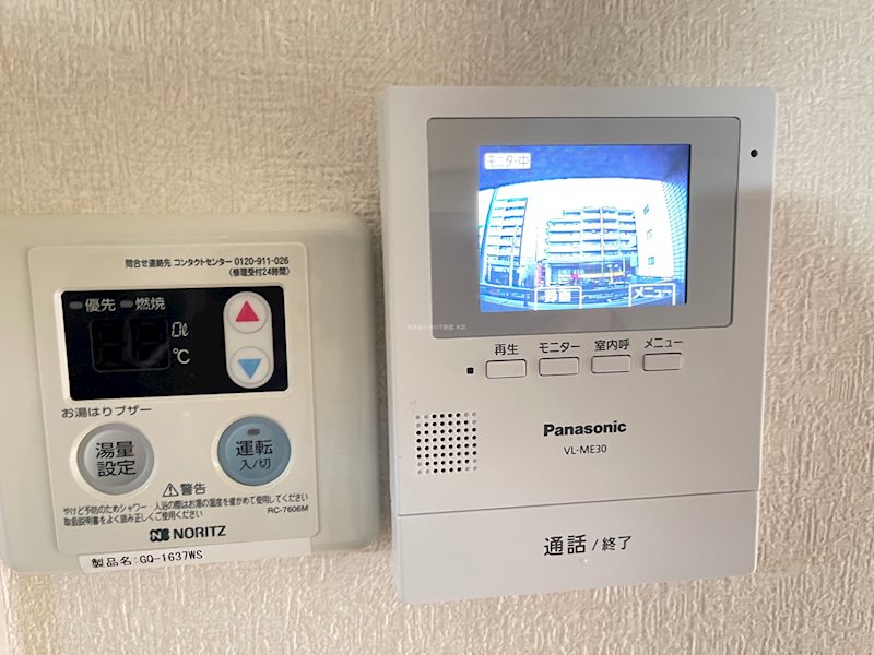 メゾントゥルーワン 安心のＴＶ付インターホン。給湯リモコンもあり。
