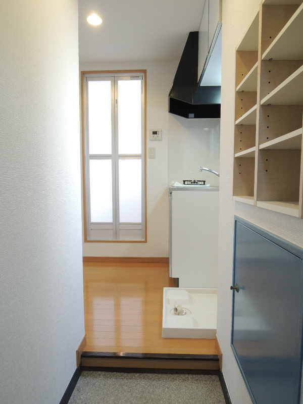 コーポ皆川 玄関写真。下駄箱付