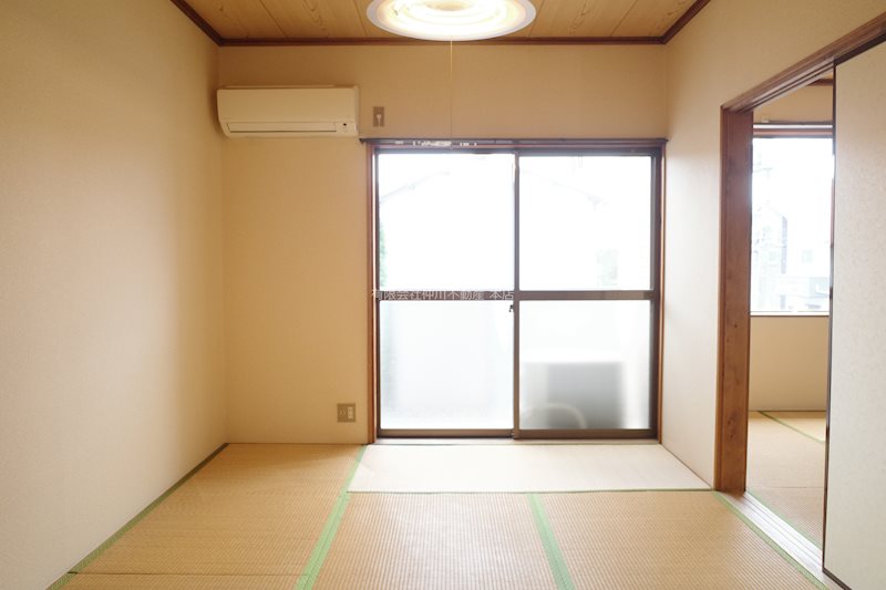 東京都足立区辰沼２丁目 左側の和室６帖。エアコンは残置物。