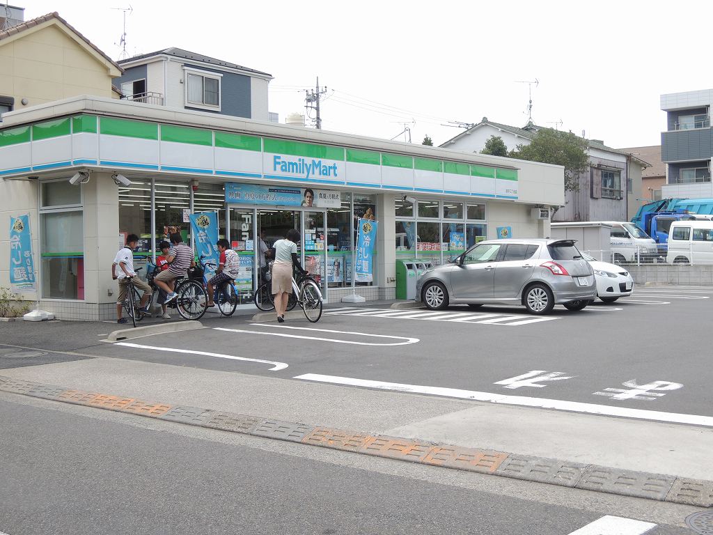 北綾瀬マイコーポ ファミリーマート