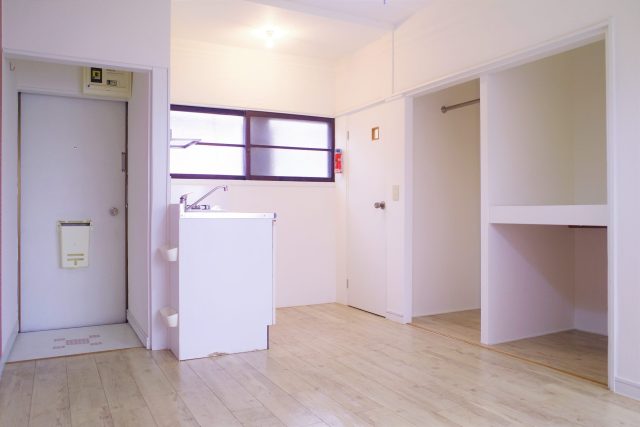 【賃料総額４５,０００円】シンプルモダンな共用部屋付き１R賃貸♪