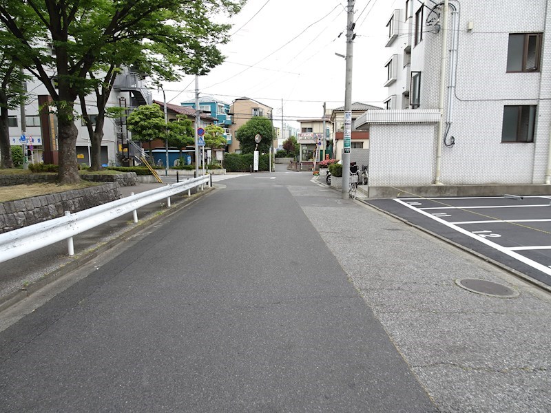 大谷田104-2駐車場 前面道路
