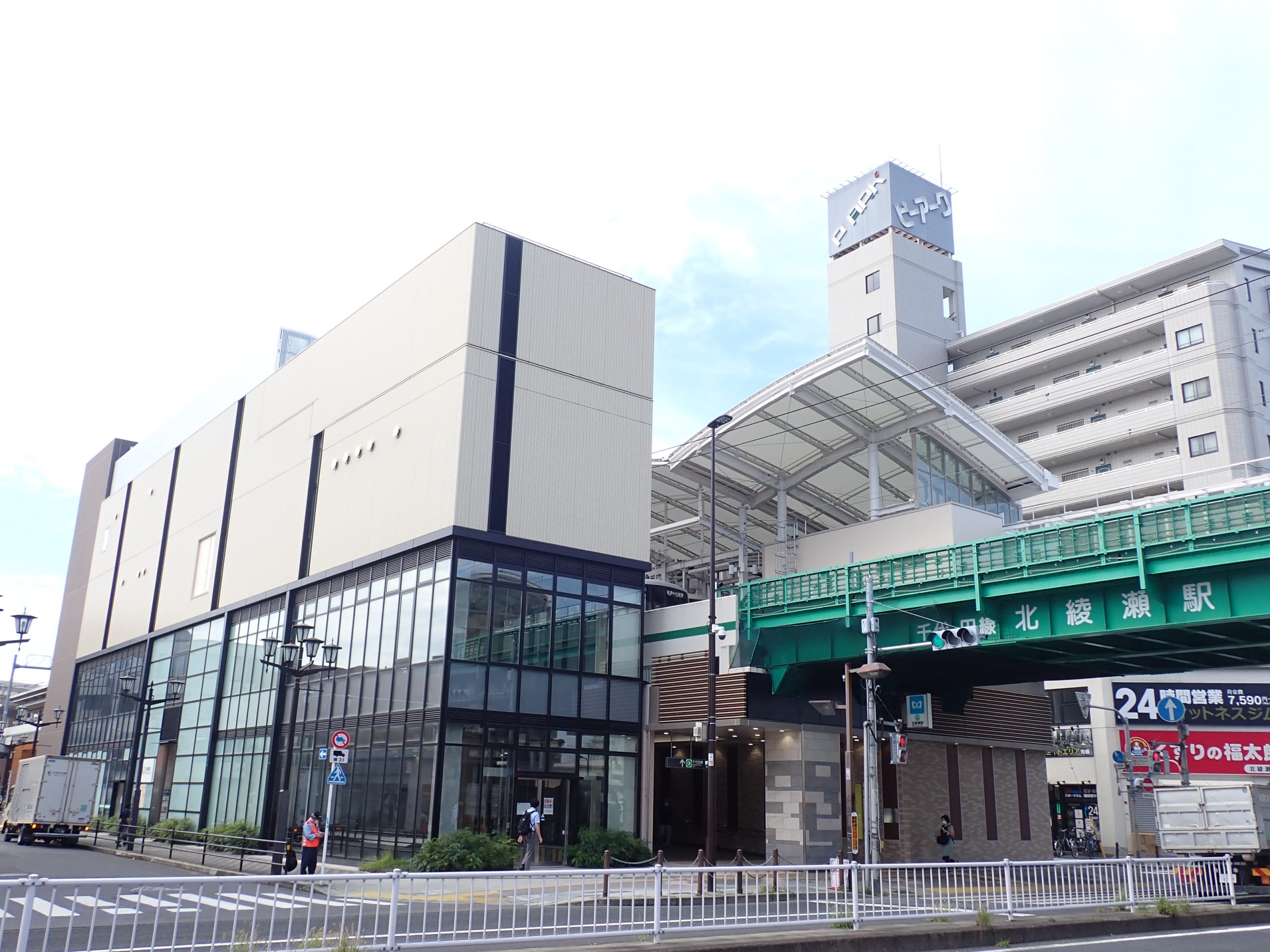 北綾瀬駅前駐輪場お問合せください!|北綾瀬駅周辺の駐輪場を複数管理しております。
空き状況はお問合せ下さい。